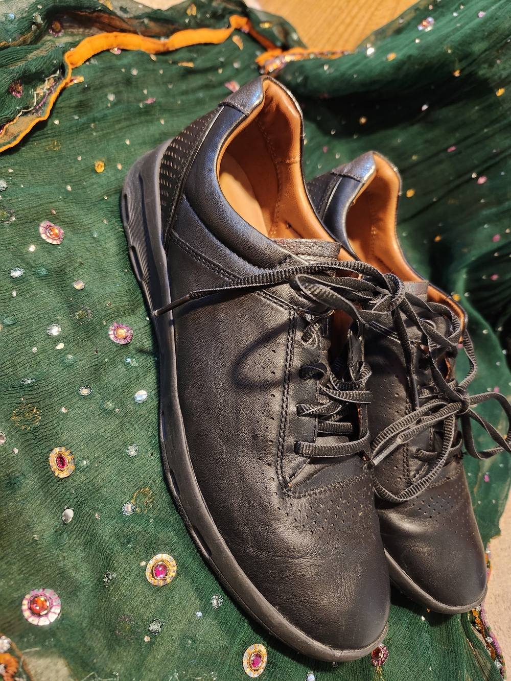 Rockport - Womens Black Leather Lace-Up Sneakers with Tan Interior